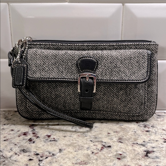 Coach Tweed Herringbone Wristlet EUC - Picture 1 of 7
